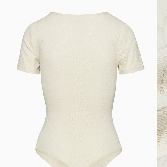 Aritzia Babaton Dark Navy Shapelace Textured Short Sleeve Bodysuit Top - Picture 7 of 7